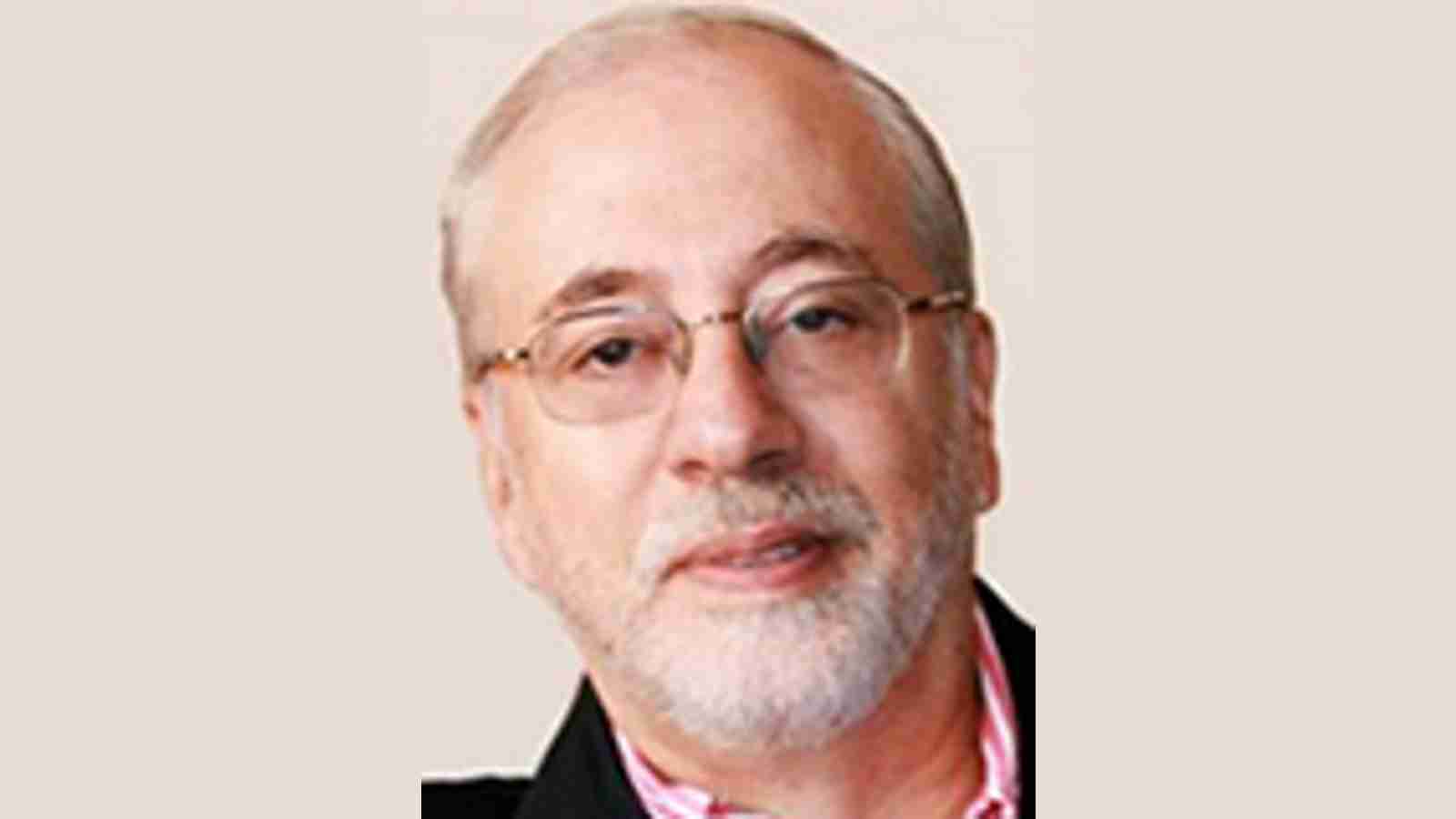 El mecanismo electoral que más propicia la corrupción es el voto preferente, porque convirtió las elecciones a Congreso, Asambleas y Concejos en una costosa competencia de caciques electorales que tienen que amarrar los votos con promesas de puestos públicos o ingentes cantidades de dinero que luego buscan recuperar con recursos públicos mediante la asignación de contratos a sus financiadores. 
